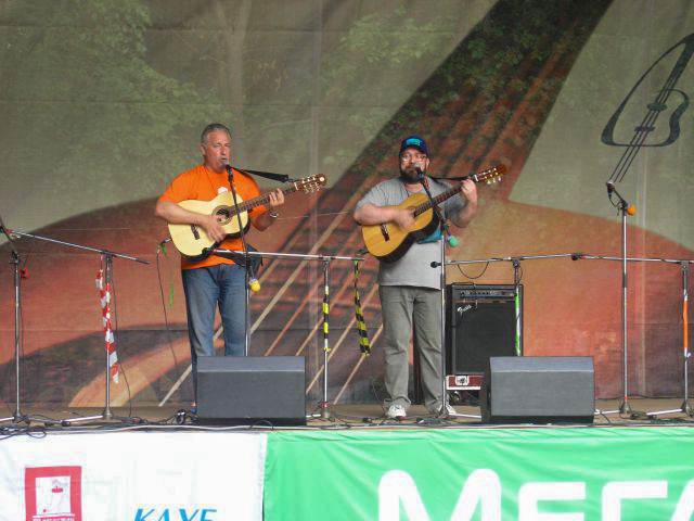 Грушинский фестиваль, Андрей Беркут и Александр Медведский, 2006 г.